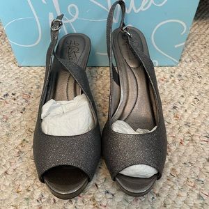 NWOT Life Stride Sling Back Heels